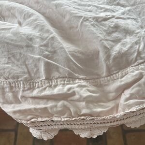 Elegant Bella Notte Pink Petal Linen Crocheted Sheet